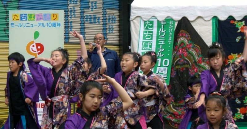 向っ子ダンサーズと夢桜が、2008アジア音楽交流祭・かわしんふれあい広場に出演し、5曲披露しました。
