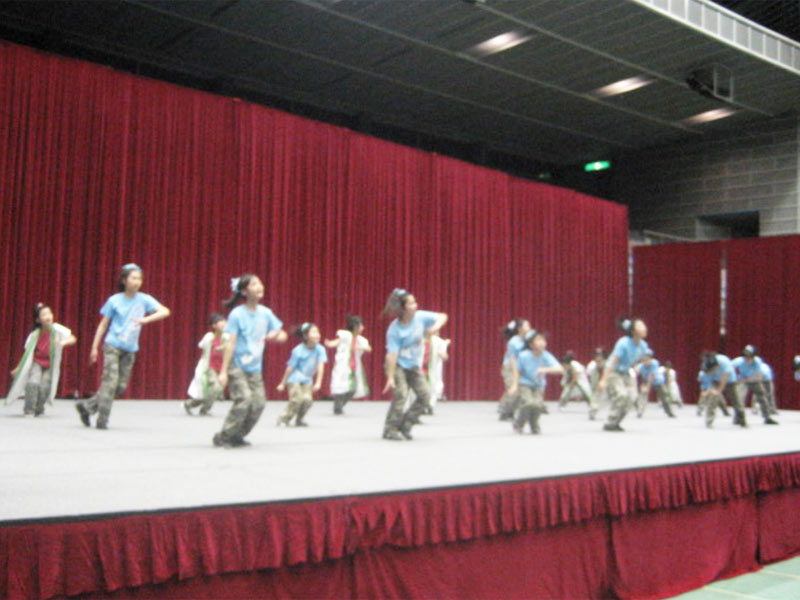 2009年3月22日、第14回川崎市青少年フェスティバルに「SAKADO　WINDS」が参加致しました。 （とどろきアリーナ）