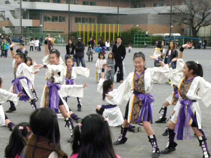 2009年12月5日、渡田小学校のバザーに、「かわさき向魂」が参加しました。